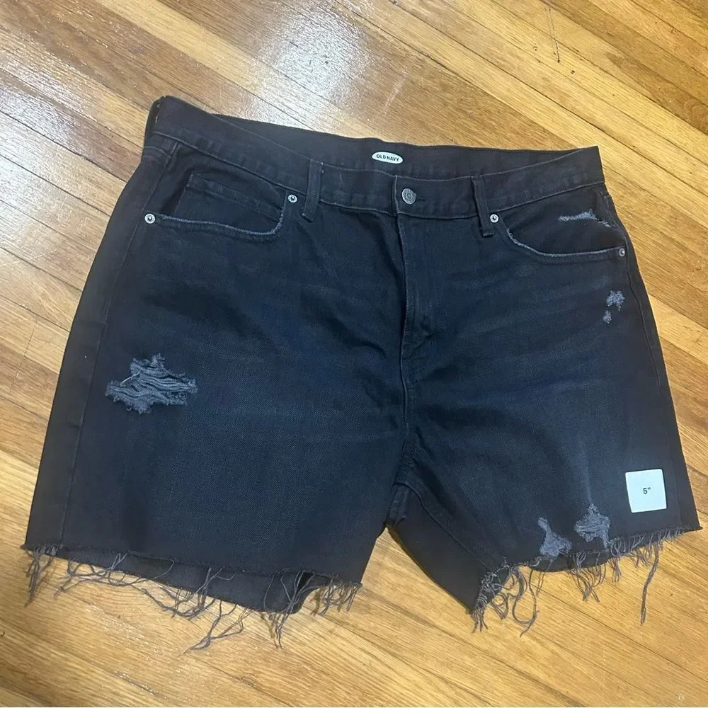 Old Navy High Waisted Slouchy Straight Cut-Off Black Denim Shorts - Picture 7 of 12